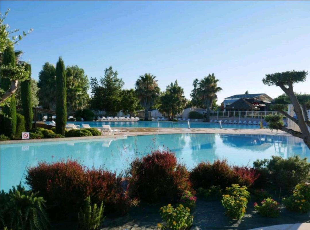 La Carabasse / Mazet 69 Hotel Vias Luaran gambar