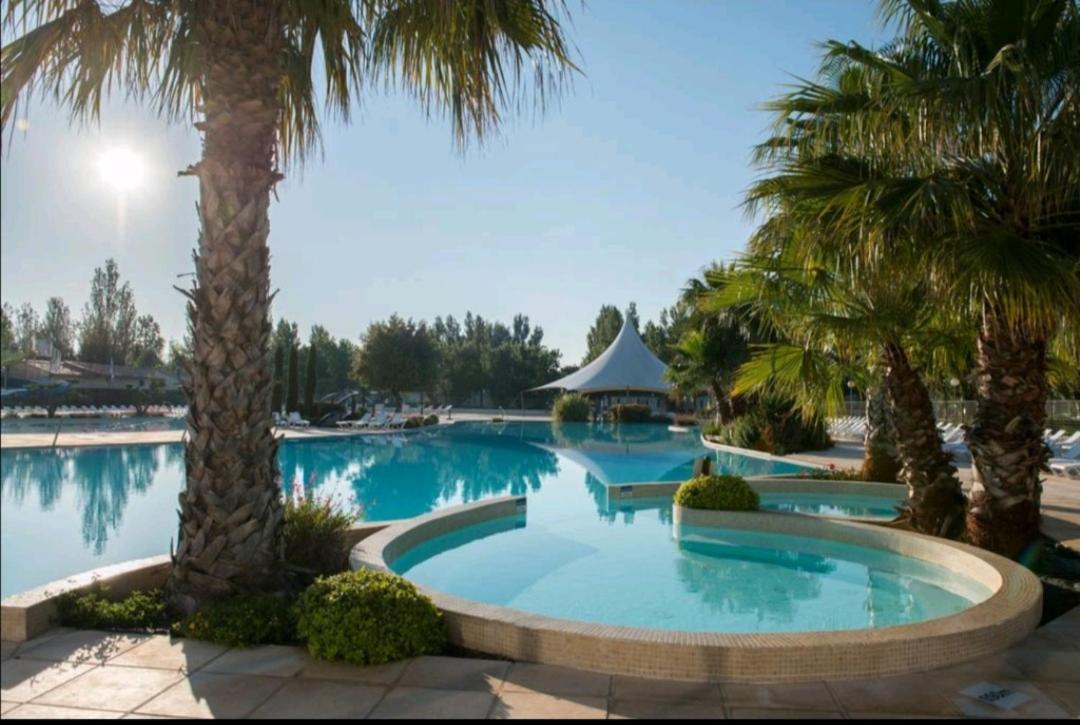La Carabasse / Mazet 69 Hotel Vias Luaran gambar