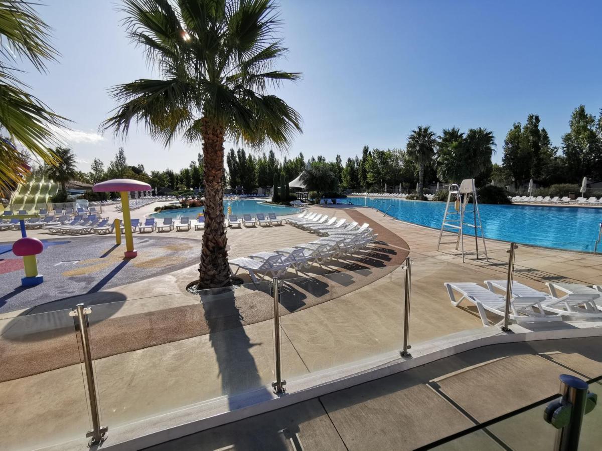 La Carabasse / Mazet 69 Hotel Vias Luaran gambar