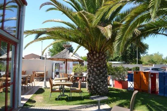 La Carabasse / Mazet 69 Hotel Vias Luaran gambar